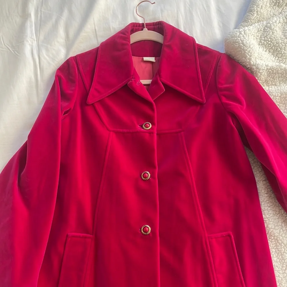 VINTAGE Raspberry Velvet Coat - Picture 2 of 12